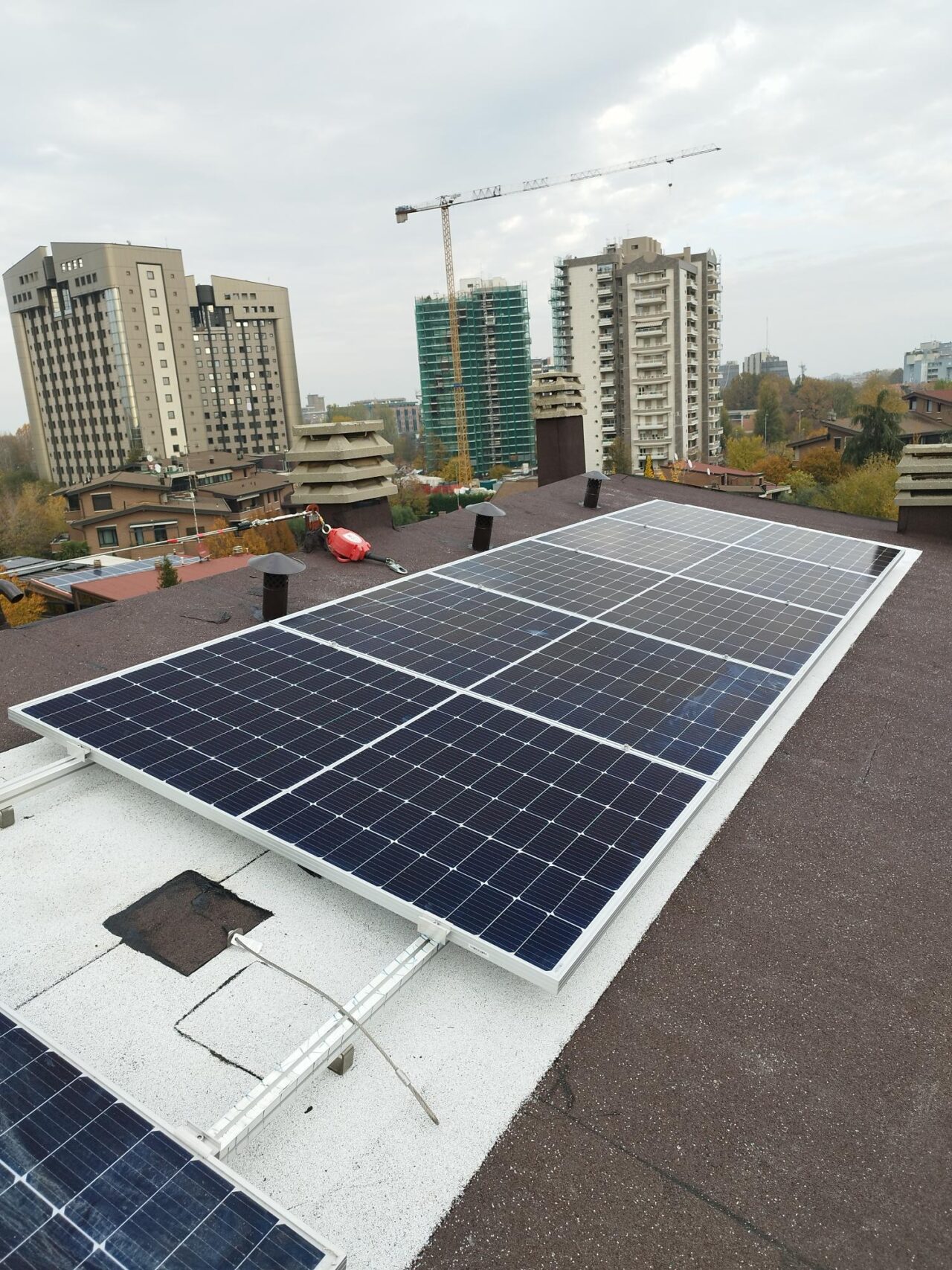 Impianto_fotovoltaico_su_condominio-1280x1707.jpg